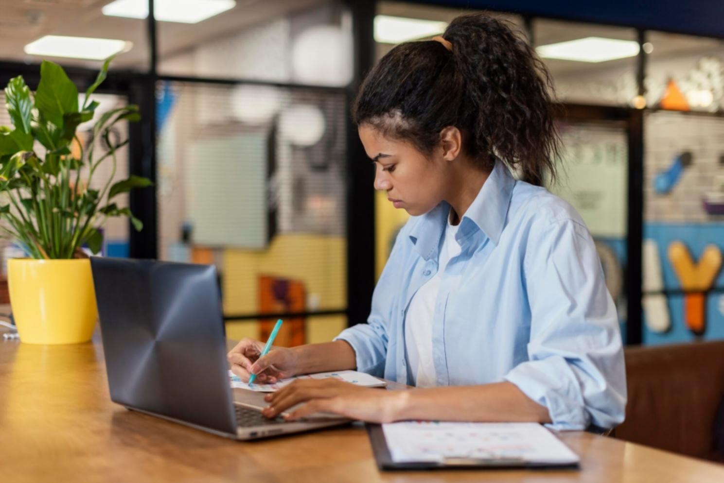 Configuration technique optimale pour l'apprentissage financier à distance